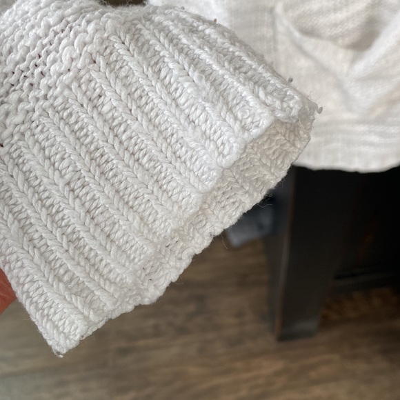 Hollister white stitch cardigan size small. Great condition. - Picture 5 of 9